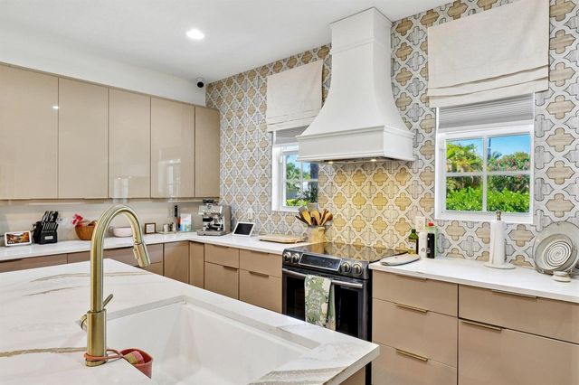 15 Wellesley Drive, Lake Worth Beach, FL 33460