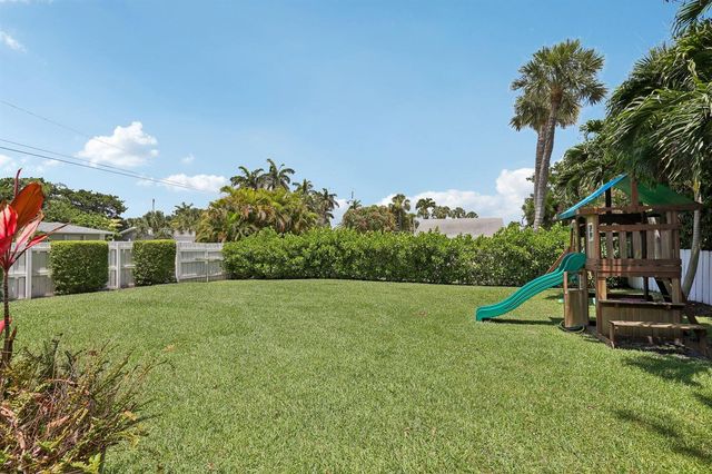 15 Wellesley Drive, Lake Worth Beach, FL 33460