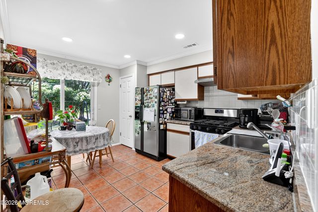 405 Dorchester Way, Manalapan, NJ 07726