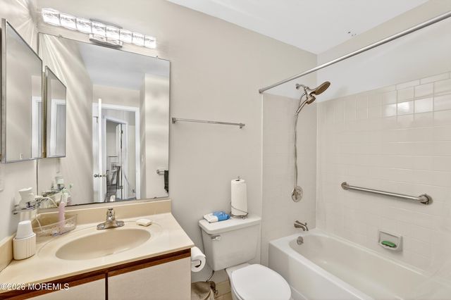 405 Dorchester Way, Manalapan, NJ 07726