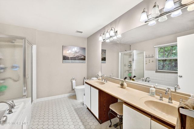 405 Dorchester Way, Manalapan, NJ 07726