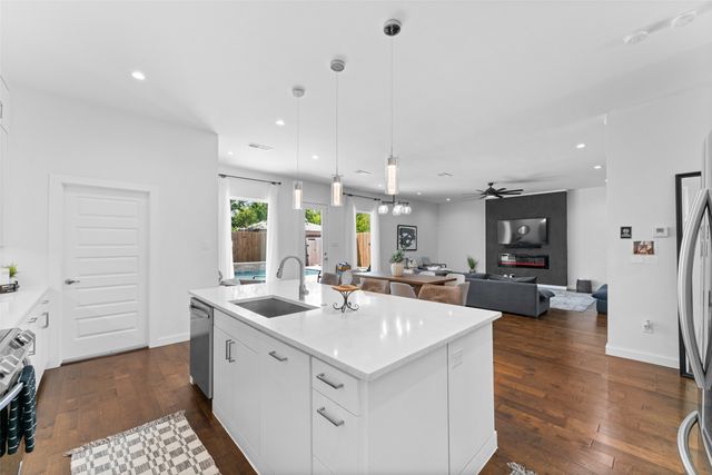 1526 Life Avenue, Dallas, TX 75212