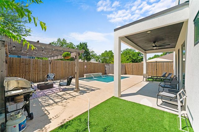 1526 Life Avenue, Dallas, TX 75212