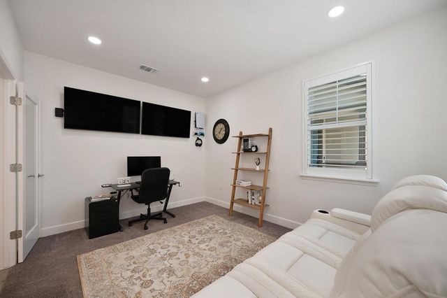 17500 Beachwood Rd, Lathrop, CA 95330