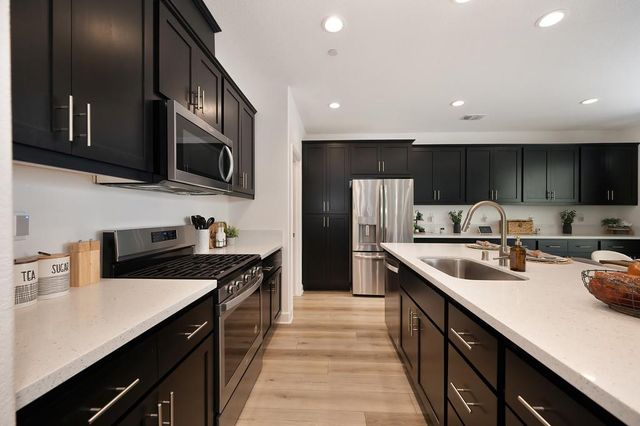 17500 Beachwood Rd, Lathrop, CA 95330