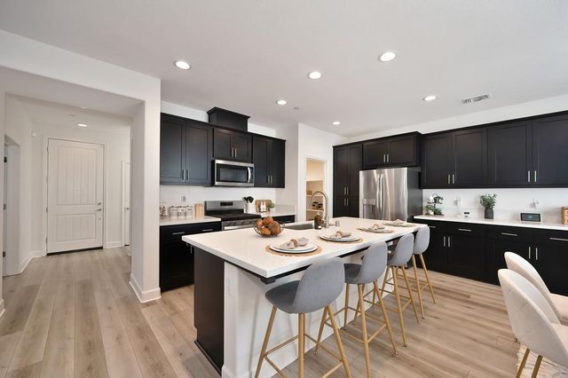 17500 Beachwood Rd, Lathrop, CA 95330