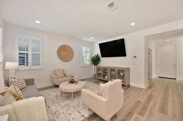 17500 Beachwood Rd, Lathrop, CA 95330