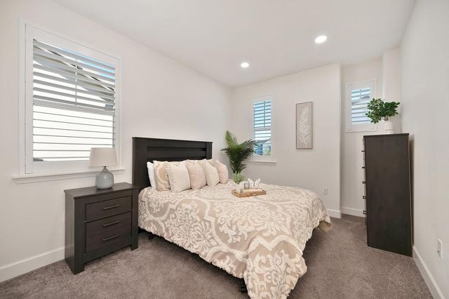 17500 Beachwood Rd, Lathrop, CA 95330