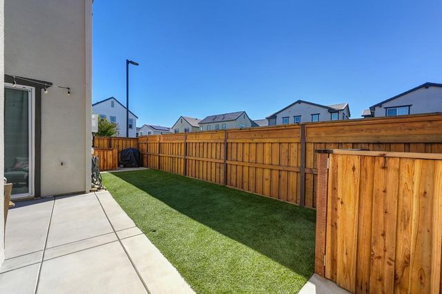 17500 Beachwood Rd, Lathrop, CA 95330