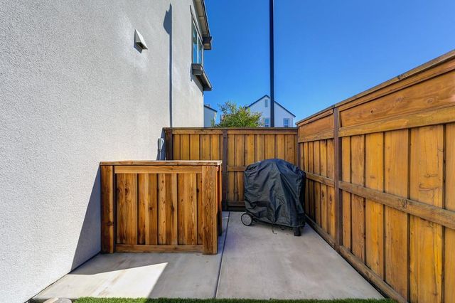 17500 Beachwood Rd, Lathrop, CA 95330