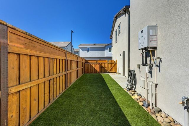 17500 Beachwood Rd, Lathrop, CA 95330