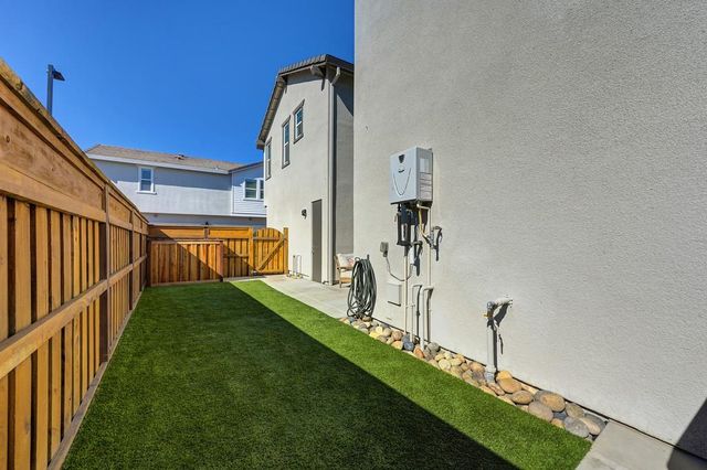 17500 Beachwood Rd, Lathrop, CA 95330