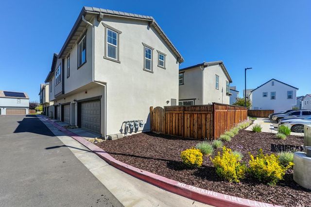 17500 Beachwood Rd, Lathrop, CA 95330