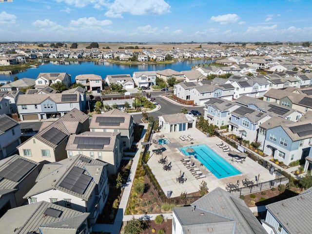 17500 Beachwood Rd, Lathrop, CA 95330