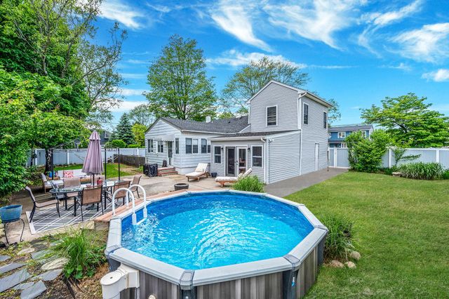 56 15th Street, West Babylon, NY 11704