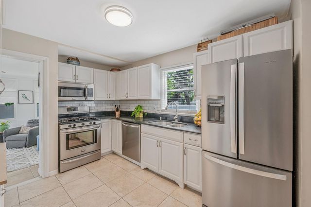 56 15th Street, West Babylon, NY 11704