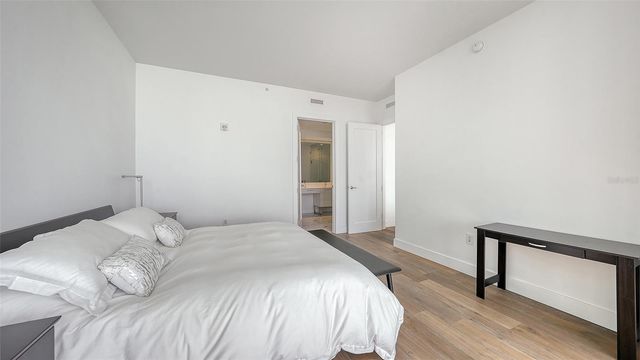 1155 N GULFSTREAM AVENUE 1704, Sarasota, FL 34236