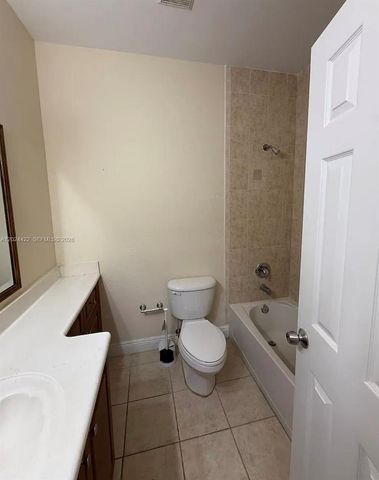 6542 Hidden Cove Dr 4-4, Davie, FL 33314
