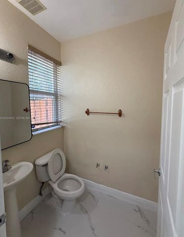 6542 Hidden Cove Dr 4-4, Davie, FL 33314