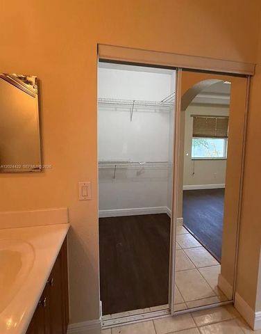 6542 Hidden Cove Dr 4-4, Davie, FL 33314