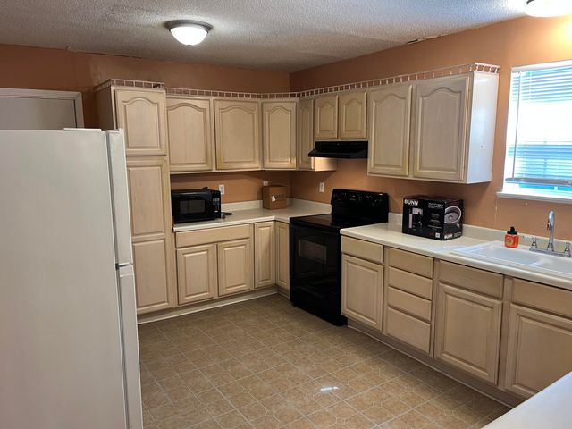 1007 Pinckney Ave, Leesville, LA 71446