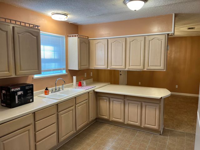 1007 Pinckney Ave, Leesville, LA 71446