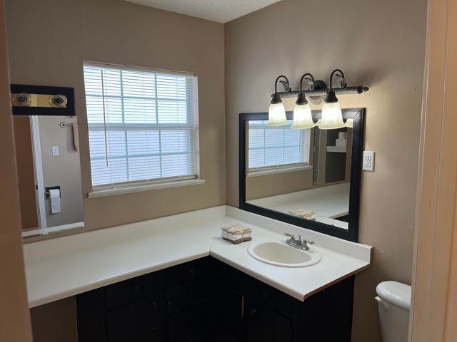 1007 Pinckney Ave, Leesville, LA 71446