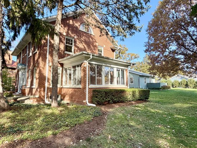 841 Douglas Avenue, Elgin, IL 60120