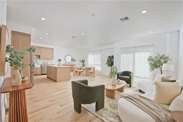 540 N Serrano, Los Angeles, CA 90004