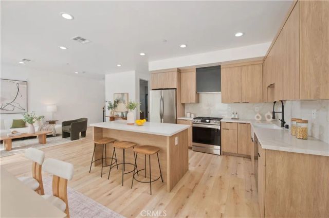 540 N Serrano, Los Angeles, CA 90004