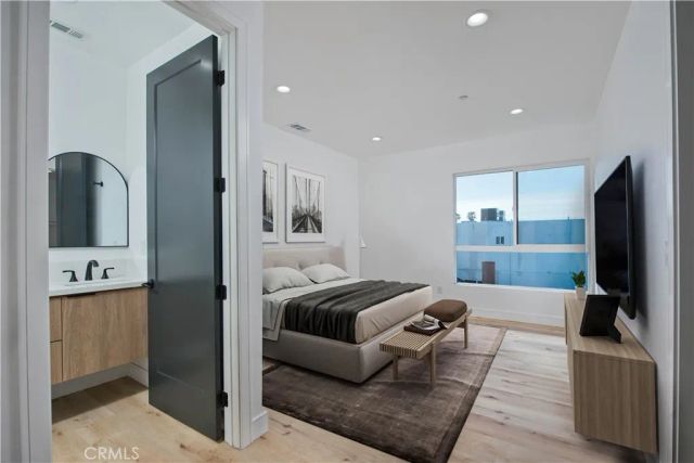 540 N Serrano, Los Angeles, CA 90004