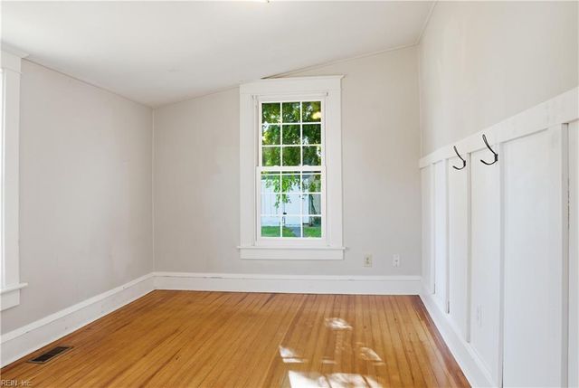 201 Beach RD, Hampton, VA 23664