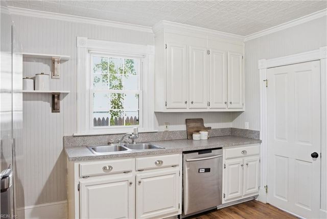 201 Beach RD, Hampton, VA 23664
