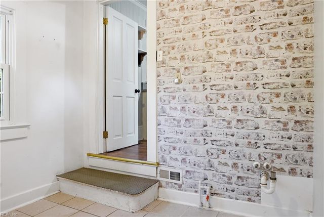 201 Beach RD, Hampton, VA 23664