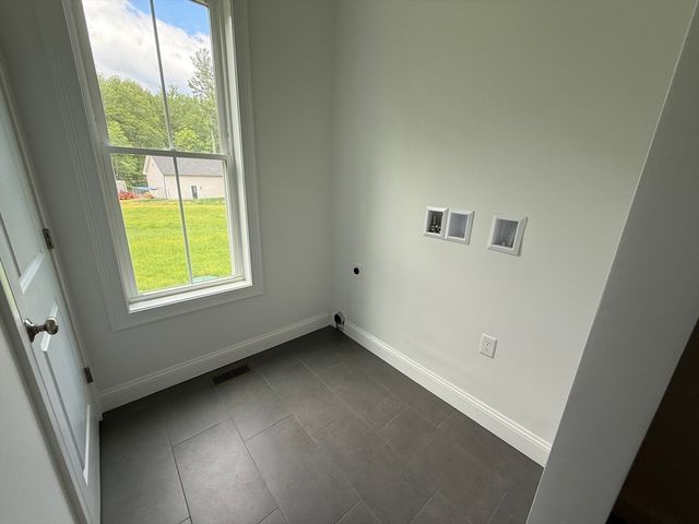 58 Lelandville Road, Charlton, MA 01507