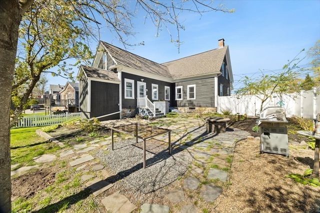 106 Bay St, Taunton, MA 02780