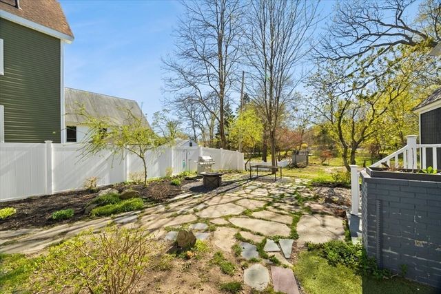 106 Bay St, Taunton, MA 02780