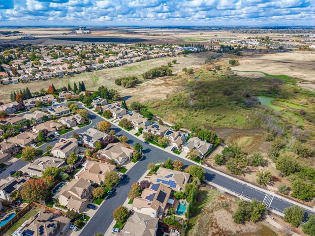 2806 Fox Den Cir, Lincoln, CA 95648