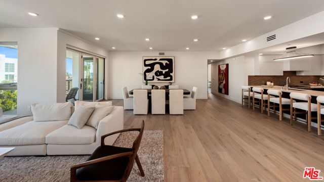 505 Barrington 302, Los Angeles, CA 90049