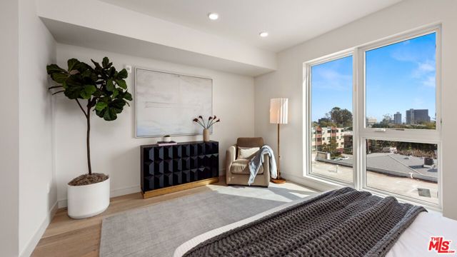 505 Barrington 302, Los Angeles, CA 90049