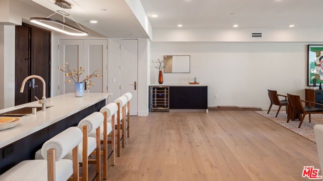 505 Barrington 302, Los Angeles, CA 90049