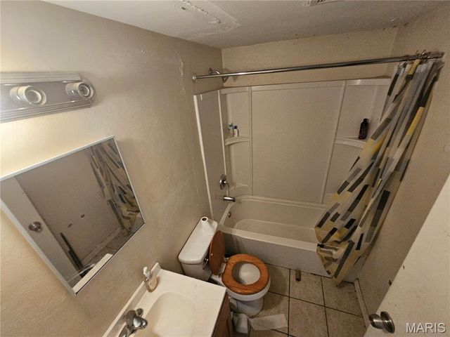 102 Florwood Court, St Louis, MO 63135