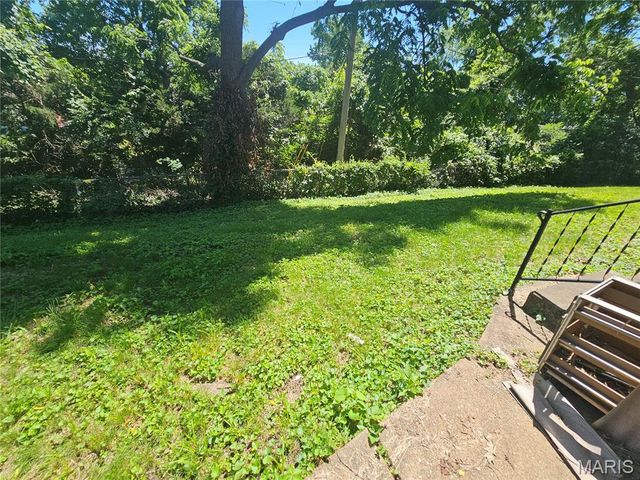 102 Florwood Court, St Louis, MO 63135