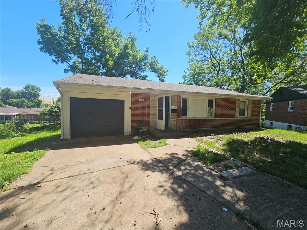 102 Florwood Court, St Louis, MO 63135