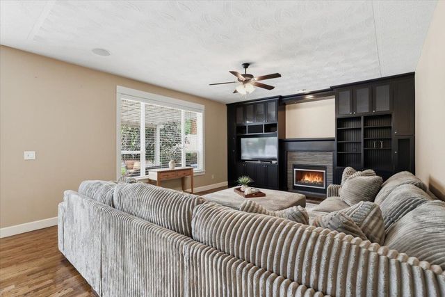 15923 N Woodcrest Ct, Spokane, WA 99208