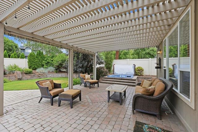 15923 N Woodcrest Ct, Spokane, WA 99208