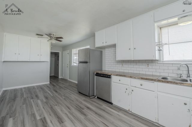 2 GLORIA CIRCLE, Wichita Falls, TX 76309