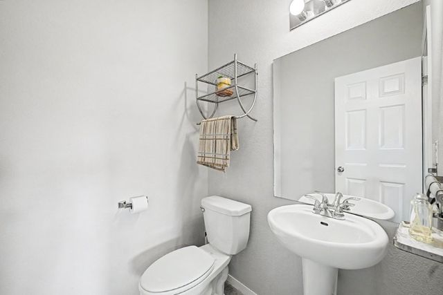 620 Woodcreek Loop, Lowell, AR 72745