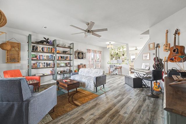 620 Woodcreek Loop, Lowell, AR 72745