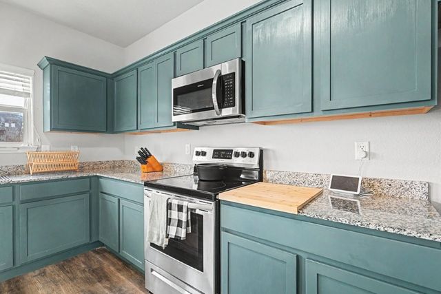 620 Woodcreek Loop, Lowell, AR 72745